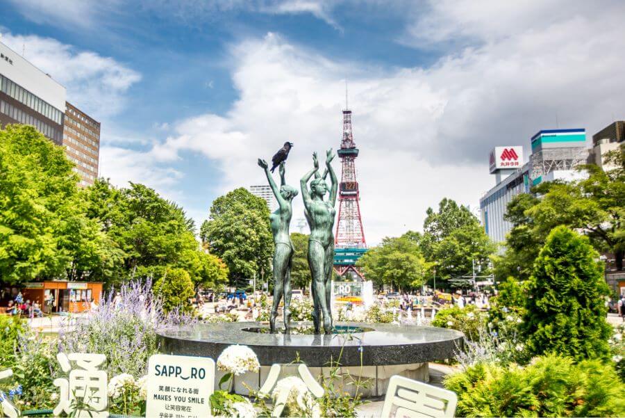 Công viên Odori không chỉ là một dải đất xanh mát mà còn là biểu tượng văn hóa và lịch sử của thành phố