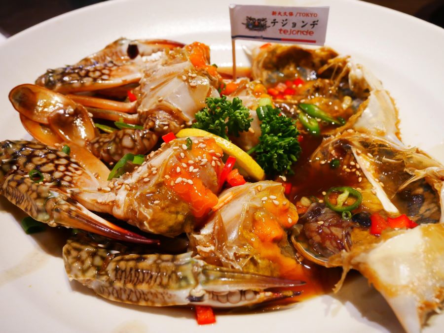 Cua ngâm tương đã chinh phục thực khách Hàn Quốc bởi hương vị độc đáo, đậm đà riêng biệt