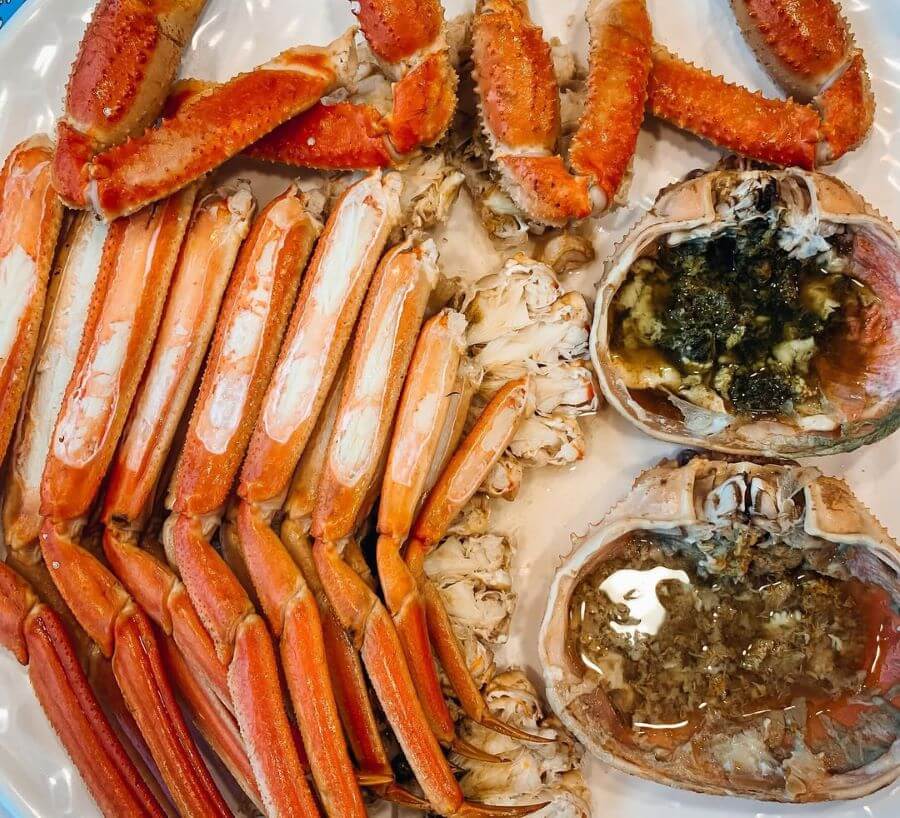 Điểm thu hút nhất của cua tuyết chính là hương vị ngọt thanh tự nhiên của phần thịt, đặc biệt là ở phần chân