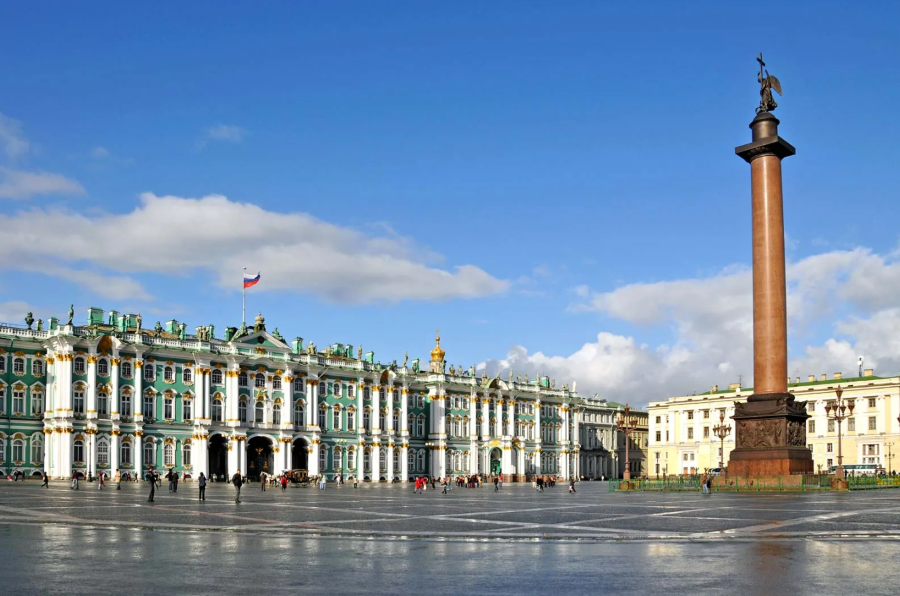 Cung điện tọa lạc tại thành phố Saint Petersburg, thu hút biết bao du khách với vẻ đẹp nguy nga, tráng lệ cùng bề dày lịch sử ấn tượng