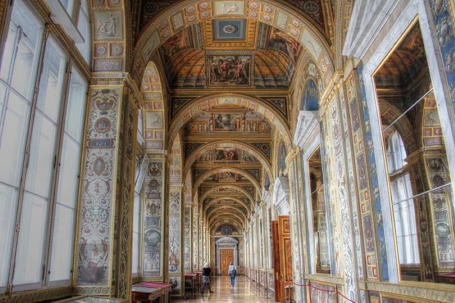 Hành lang nghệ thuật Loggias Raphael dẫn dắt du khách bước vào thế giới nghệ thuật đầy cảm hứng