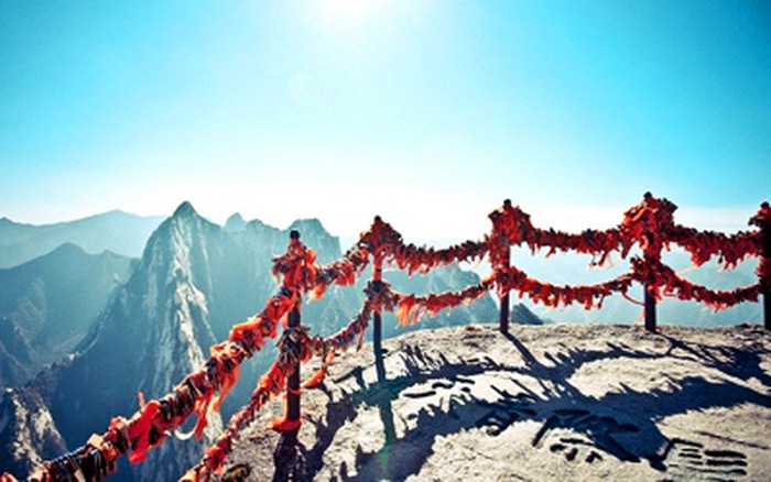 Cung đường "chết chóc" minh chứng cho tình yêu bất diệt 