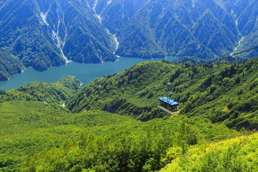 Dãy núi Tateyama nhìn từ trên cao