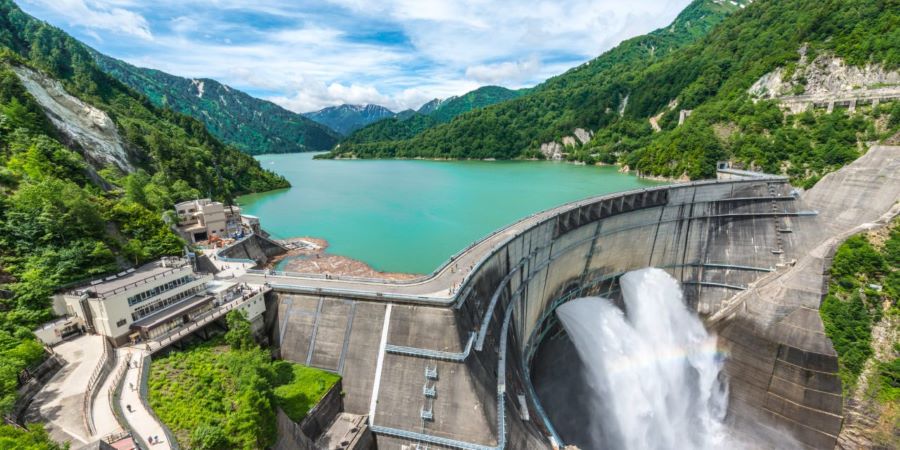 Đập thủy điện Kurobe có màu xanh tựa như một viên ngọc lớn
