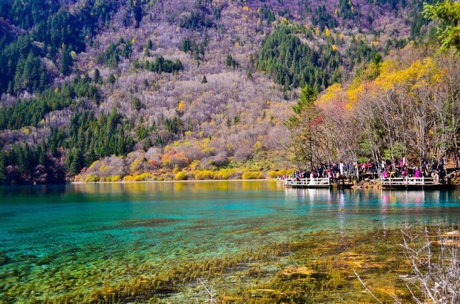 Nơi đây nằm tại phía nam quần Nam Bình, thuộc châu tự trị của Trung Quốc