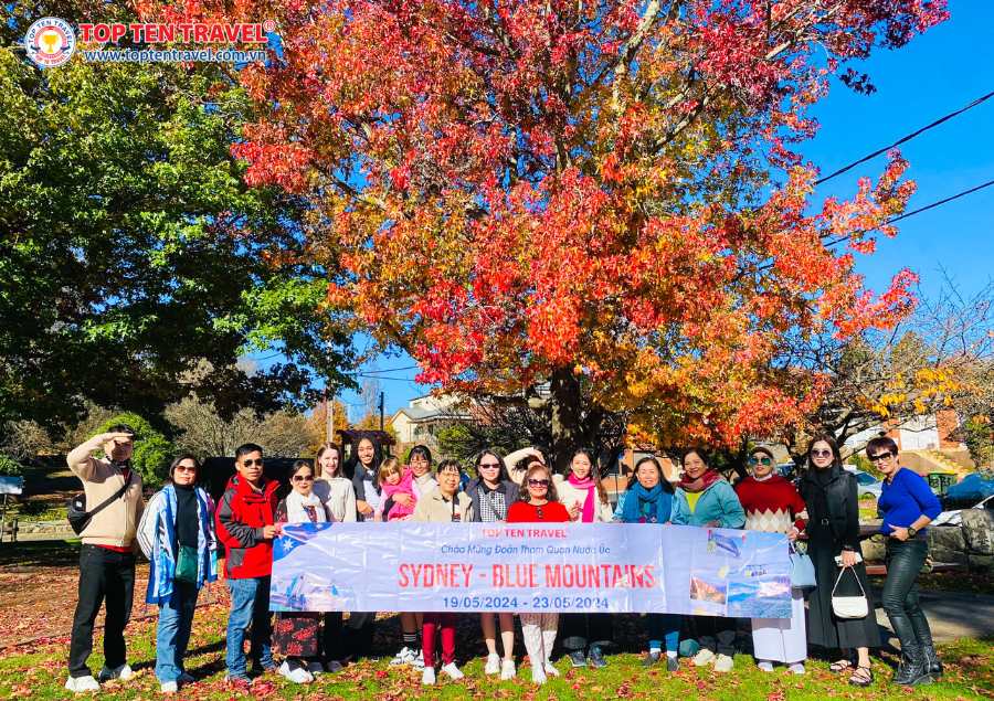 Đoàn khách Top Ten Travel tham quan và khám phá nước Úc vào mùa thu mộng mơ