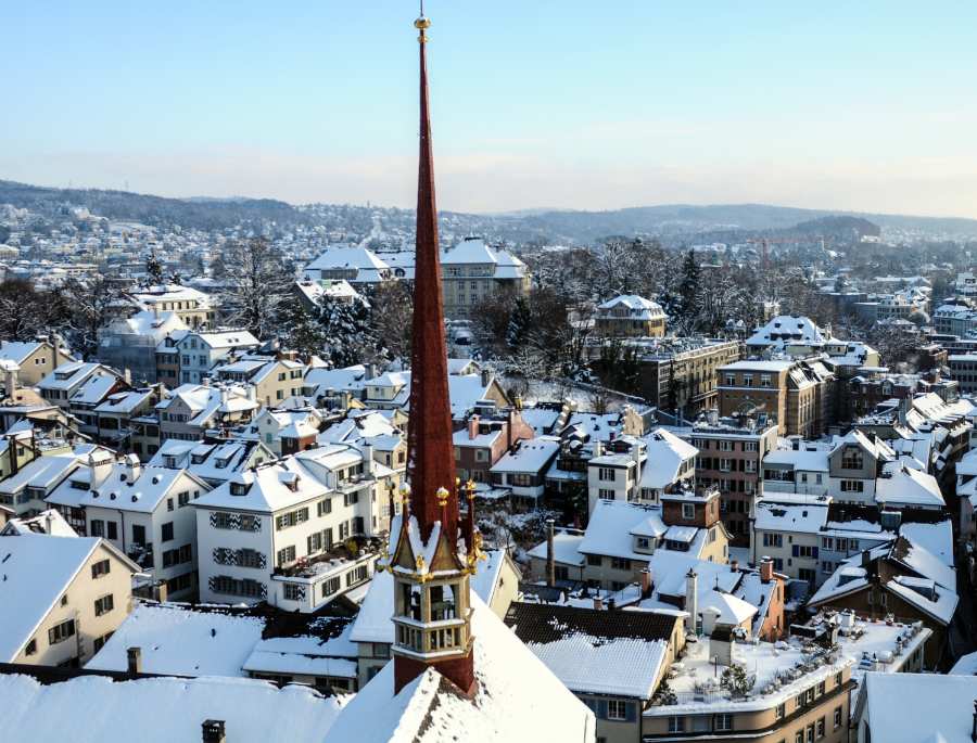 Mùa đông là mùa đẹp nhất tại Zurich khi những bông tuyết tắng bắt đầu nhẹ rơi