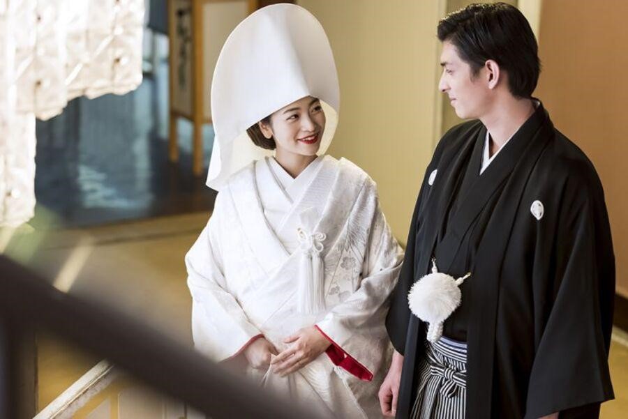 Các phong tục lễ cưới vẫn được duy trì dưới các hình thức truyền thống