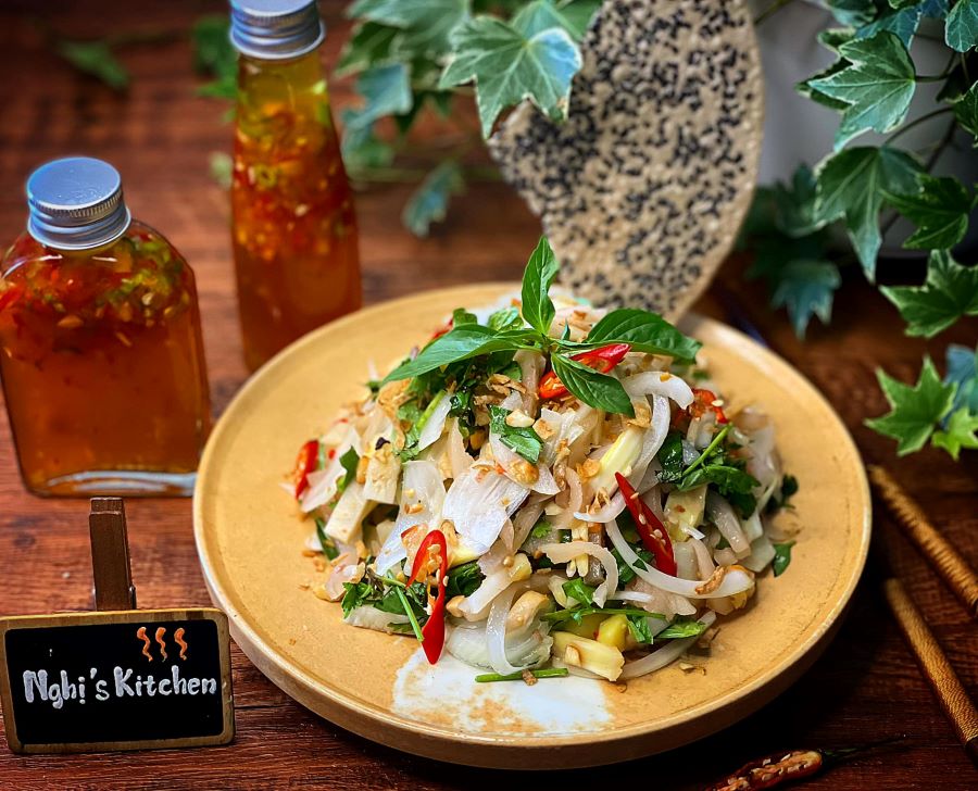 Mít trộn Đà Nẵng là một món ngon khó cưỡng, kết hợp hài hòa giữa trái mít và các nguyên liệu khác