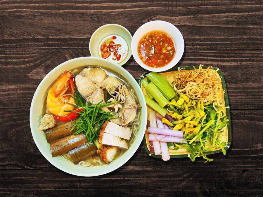 Bún mắm cũng là một trong những món đặc sản miền Tây thơm ngon khó cưỡng