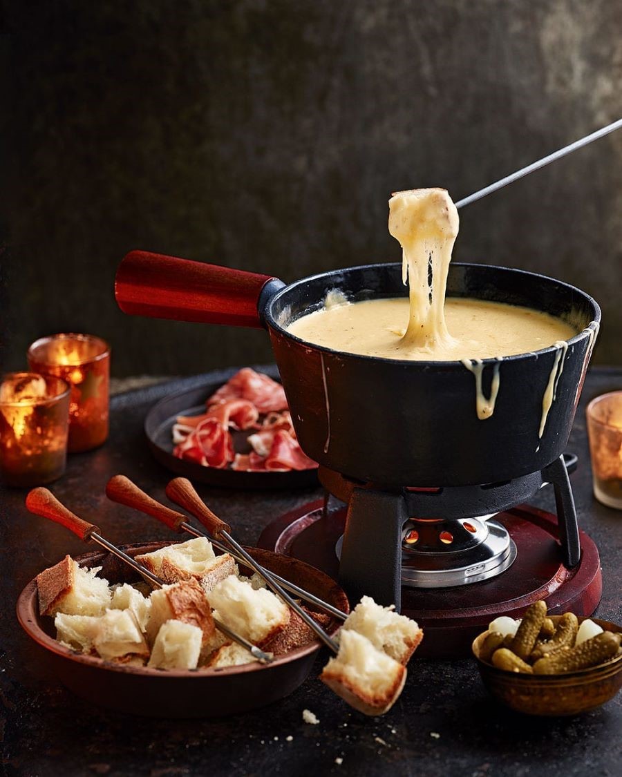 Lẩu phô mai - Cheese fondue nổi tiếng tại Thuỵ Sĩ