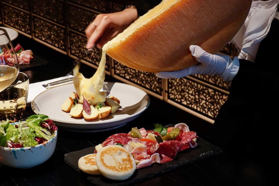 Phô mai tan chảy - Raclette đến từ Thuỵ Sĩ