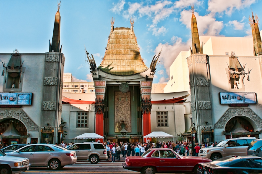 Nhà hát Trung Quốc Grauman, hay còn được biết đến với tên gọi hiện đại là TCL Chinese Theatre