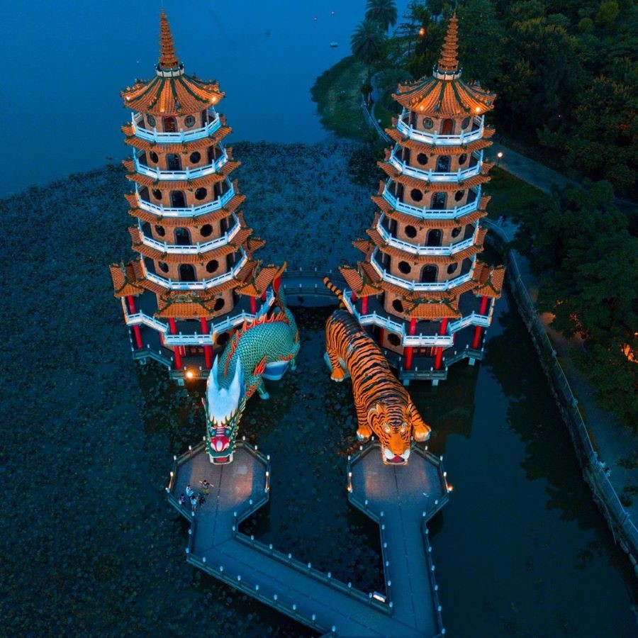 Tháp Long Hổ nổi tiếng là một trong những di tích mang dấu ấn lịch sự