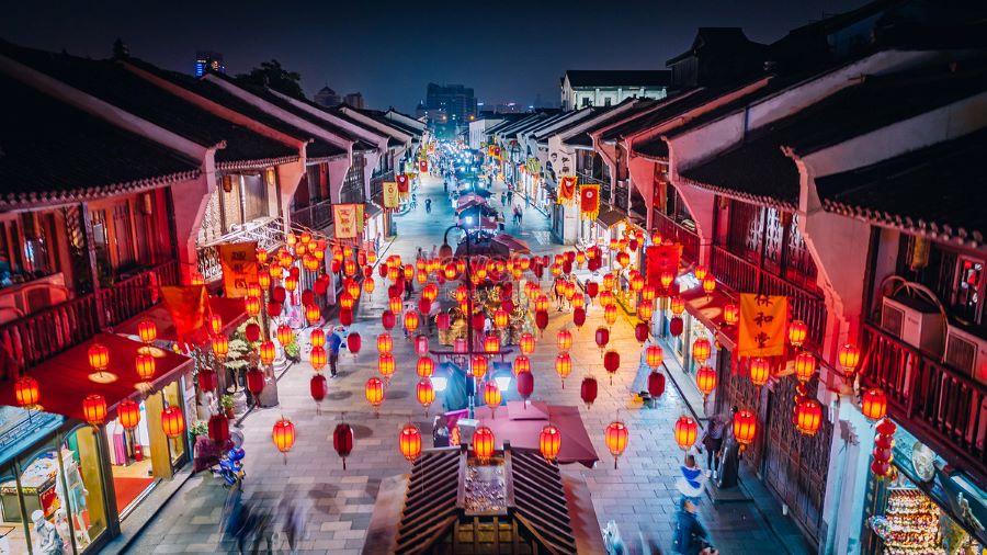 Khu phố Qinghefang sở hữu lối kiến trúc cổ điển đặc trưng với những cửa hàng mang đậm màu sắc truyền thống