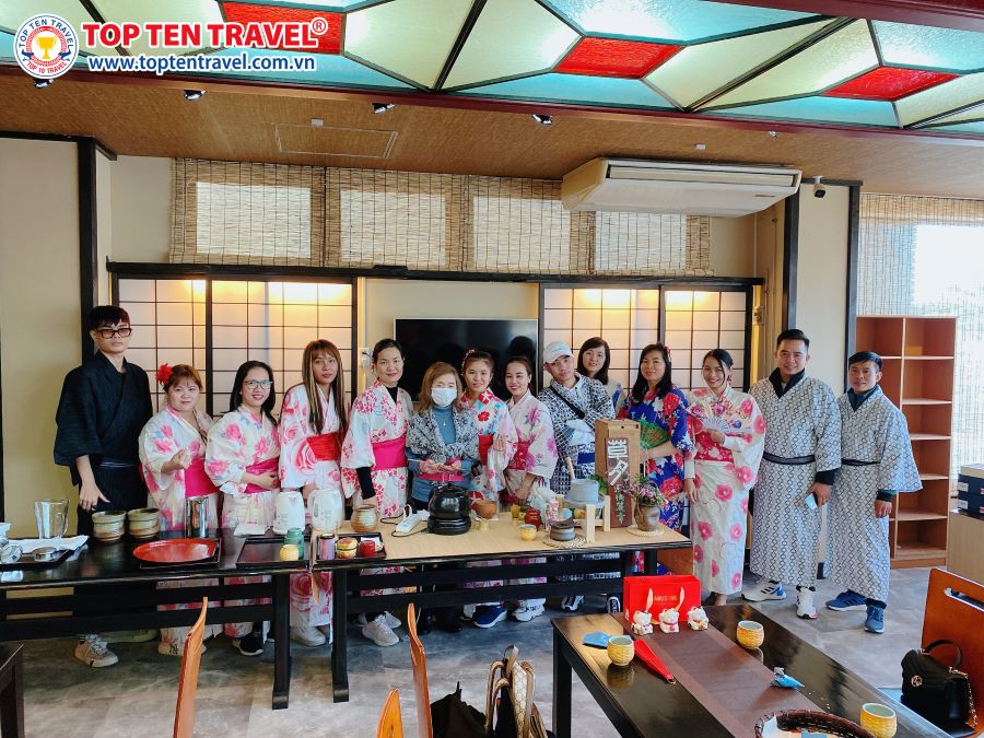 Đoàn Khách Top Ten Travel tham quan du lịch tại Nhật Bản