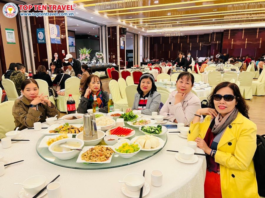 Thưởng thức ẩm thực tại nhà hàng Trung Hoa nổi tiếng