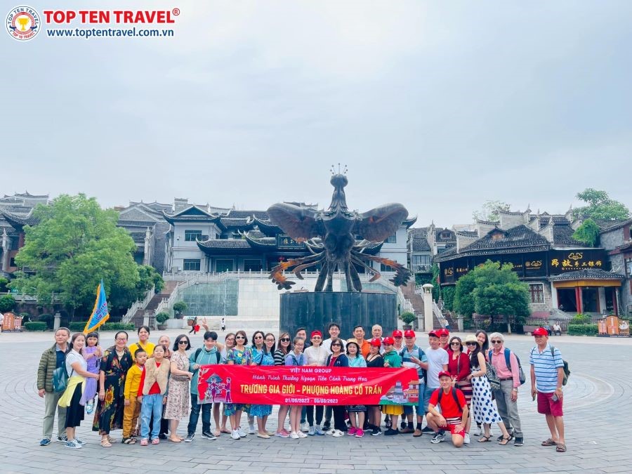 Đoàn khách Top Ten Travel trải nghiệm tham quan và khám phá Trung Quốc