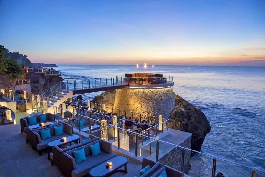 Rock Bar - một trong những quán bar độc đáo nhất thế giới