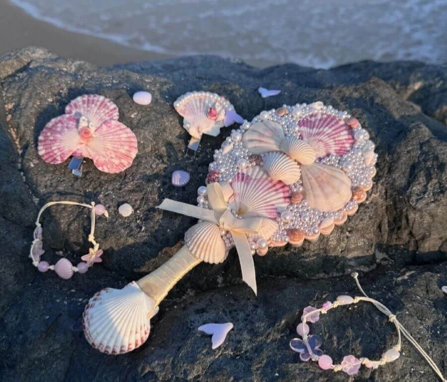 Làm đồ thủ công mỹ nghệ từ vỏ sò là một trải nghiệm thú vị tại Đảo Cheongsando Hàn Quốc