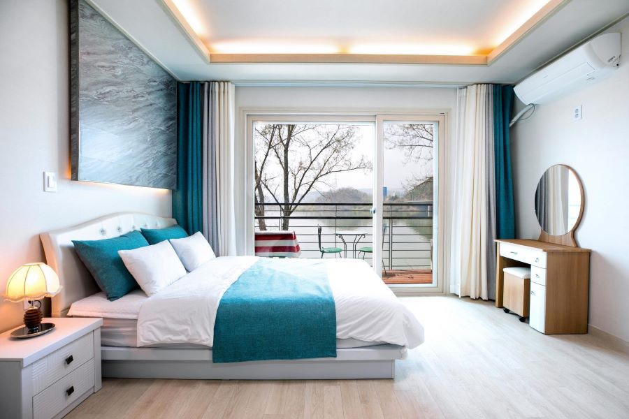 Du khách nên đặt phòng khách sạn sớm khi ghé thăm Nami vào mùa thu