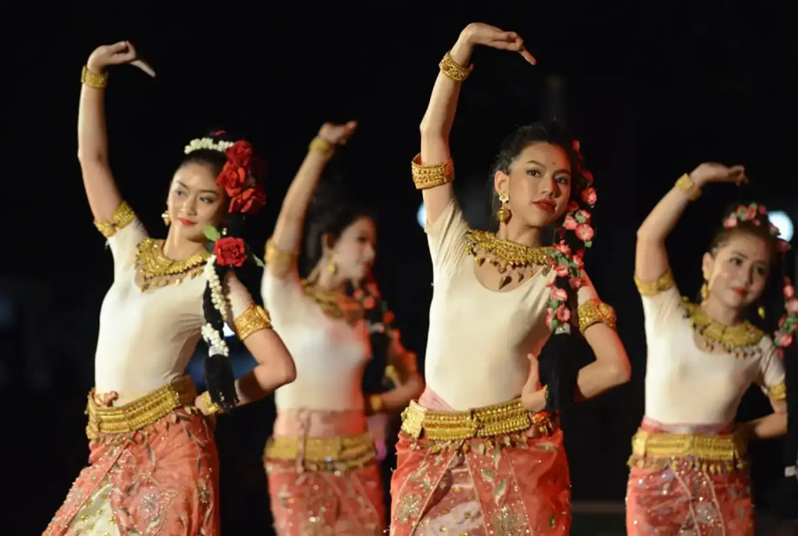 Thưởng thức những điệu múa truyền thống Thái Lan