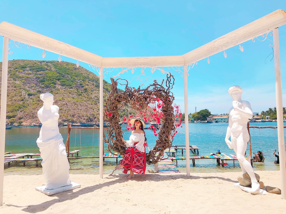 Du lịch Nha Trang tha hồ "sống ảo" tại đảo Tình Yêu thơ mộng