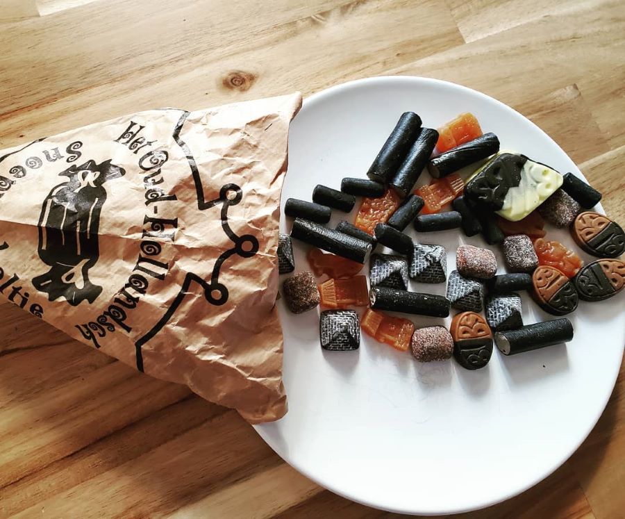 Licorice hay Kẹo cam thảo - Món quà tặng tuyệt vời sau chuyến du lịch Hà Lan