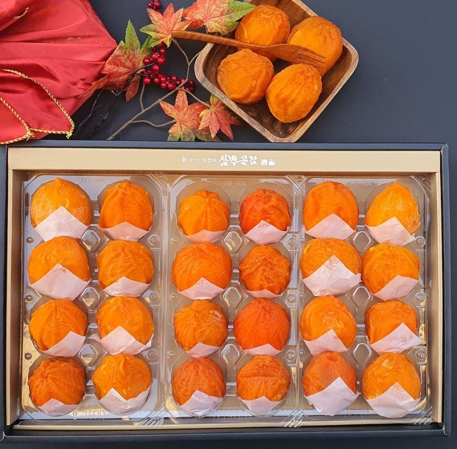 Những quả hồng sấy có độ dẻo vô cùng đặc biệt