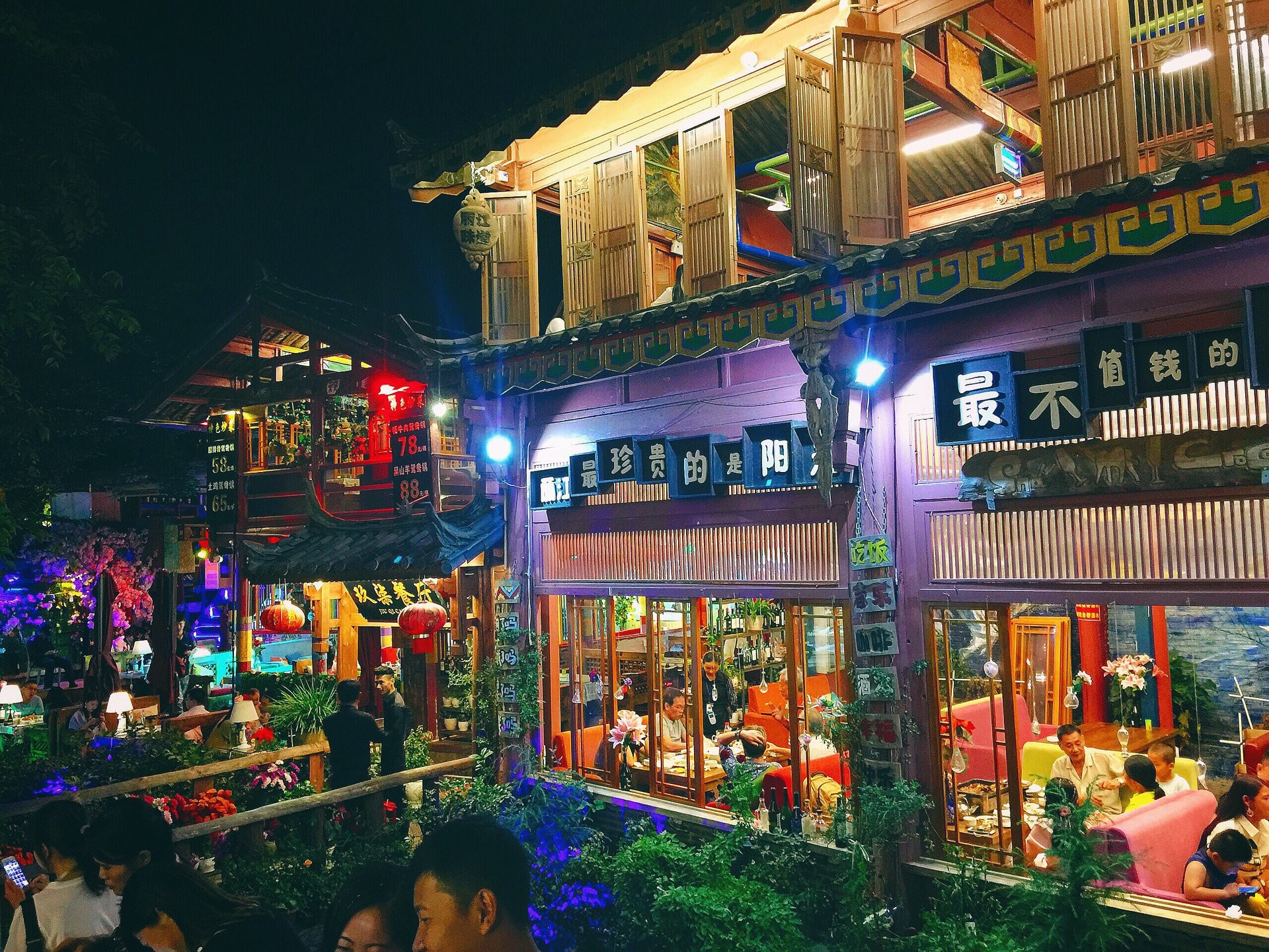 Đi Lệ Giang cổ trấn một chuyến, thương nhớ hết một đời