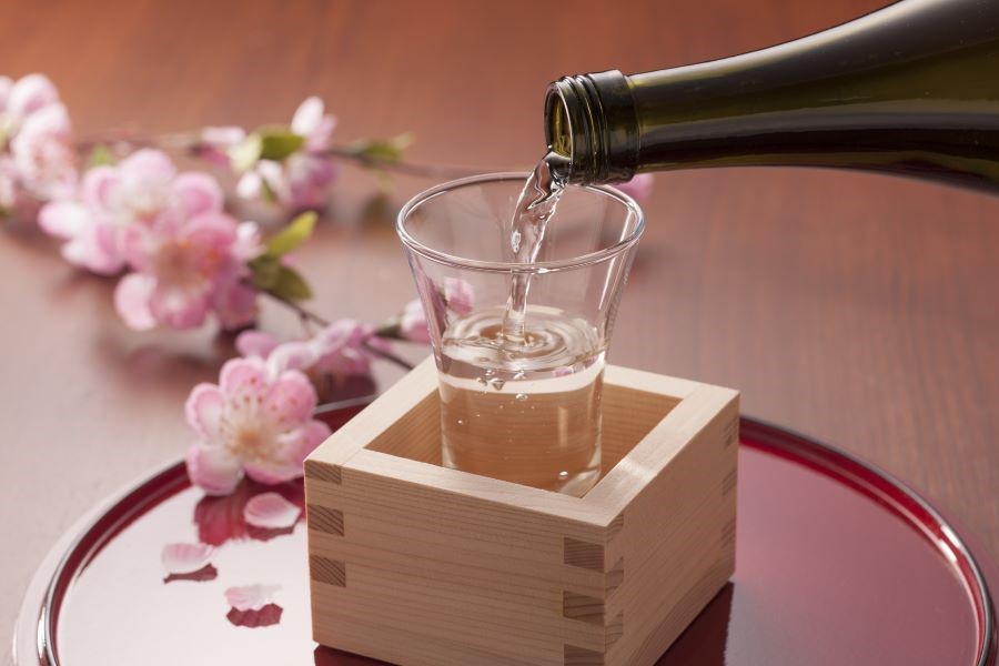 Sake là một thức uống có cồn nổi tiếng của đất nước Nhật Bản