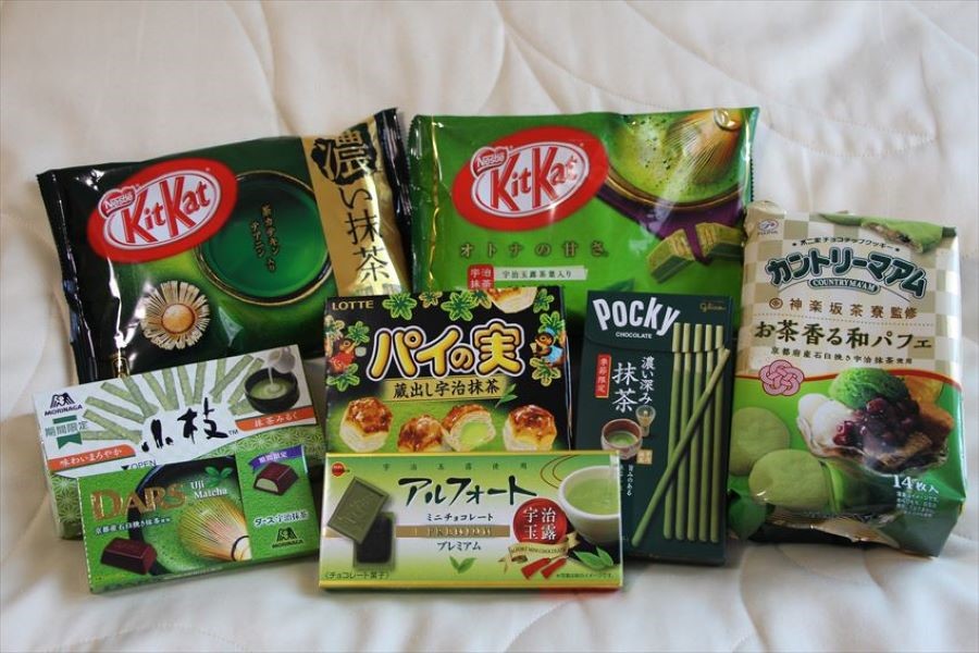 Du khách cũng có thể mua các sản phẩm bánh kẹo làm từ trà xanh Nhật Bản