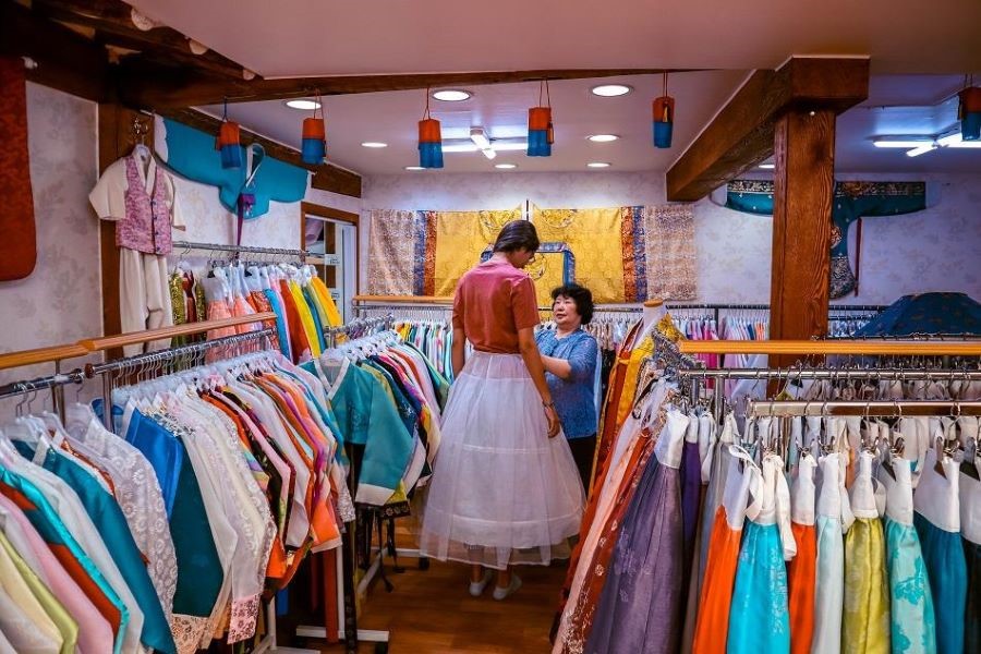 Oneday Hanbok cũng là một trong số những cửa hàng cung cấp dịch vụ cho thuê Hanbok