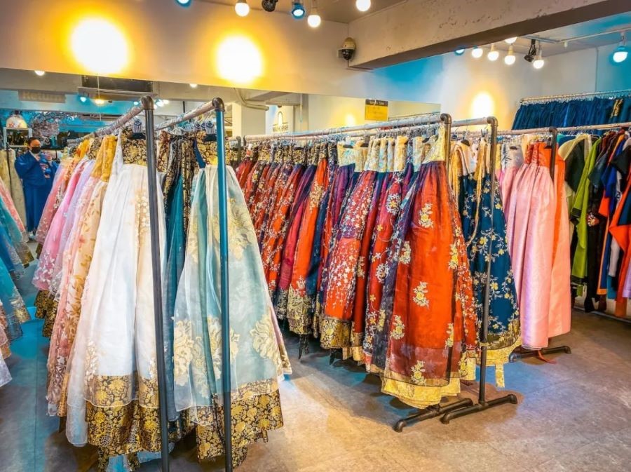 Hanboknam là một trong những chuỗi cửa hàng cho thuê Hanbok có tiếng nhất tại Seoul