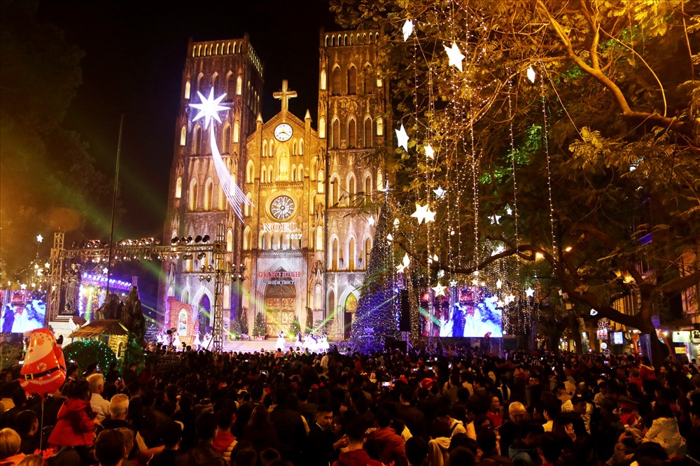 Địa điểm check-in chuẩn Noel cho team Hà Thành "sống ảo"