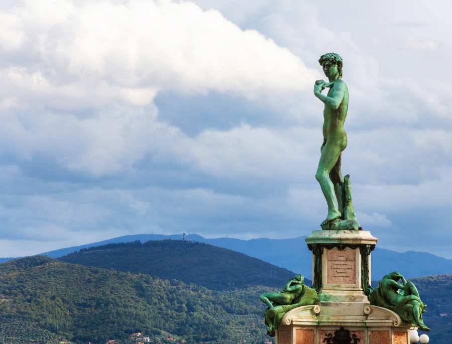 Bức tượng David bằng đồng - bản sao của tác phẩm nổi tiếng của Michelangelo