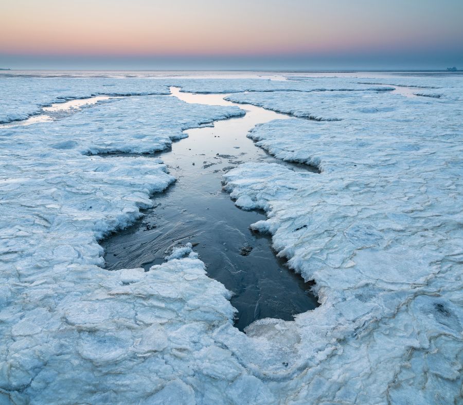 Khu vực sông băng Mer de Glace nhìn từ trên cao