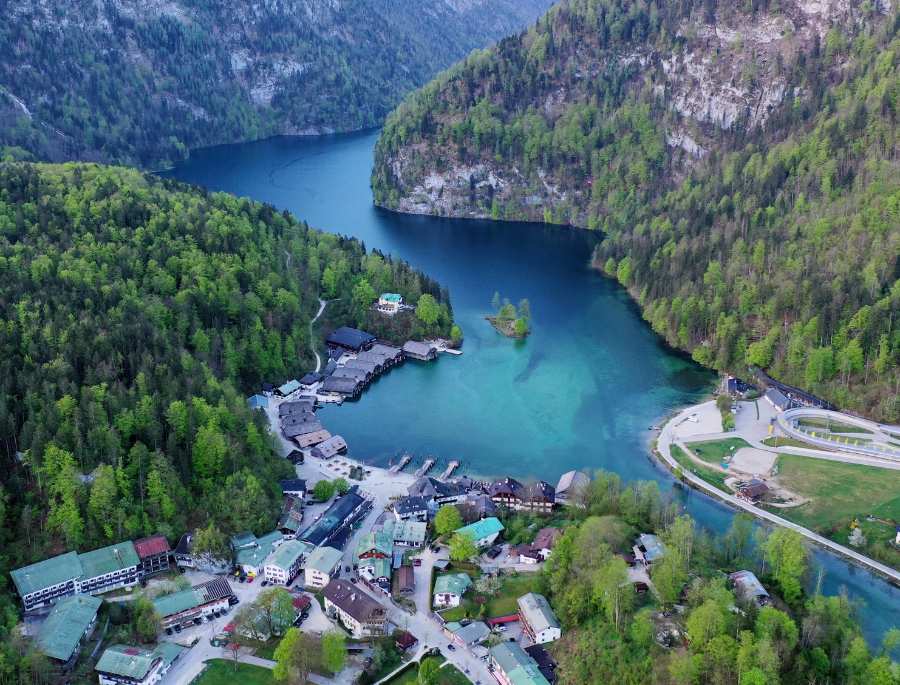 Vẻ đẹp bình yên với một màu xanh ngát của Hồ Königssee