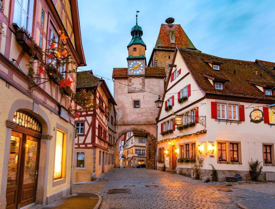 Khung cảnh rực rỡ của Rothenburg ob der Tauber mỗi khi màn đêm buông xuống