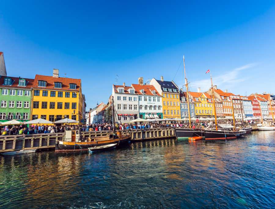 Khi đến với bến cảng Nyhavn, du khách sẽ có được cho mình nhiều trải nghiệm thú vị