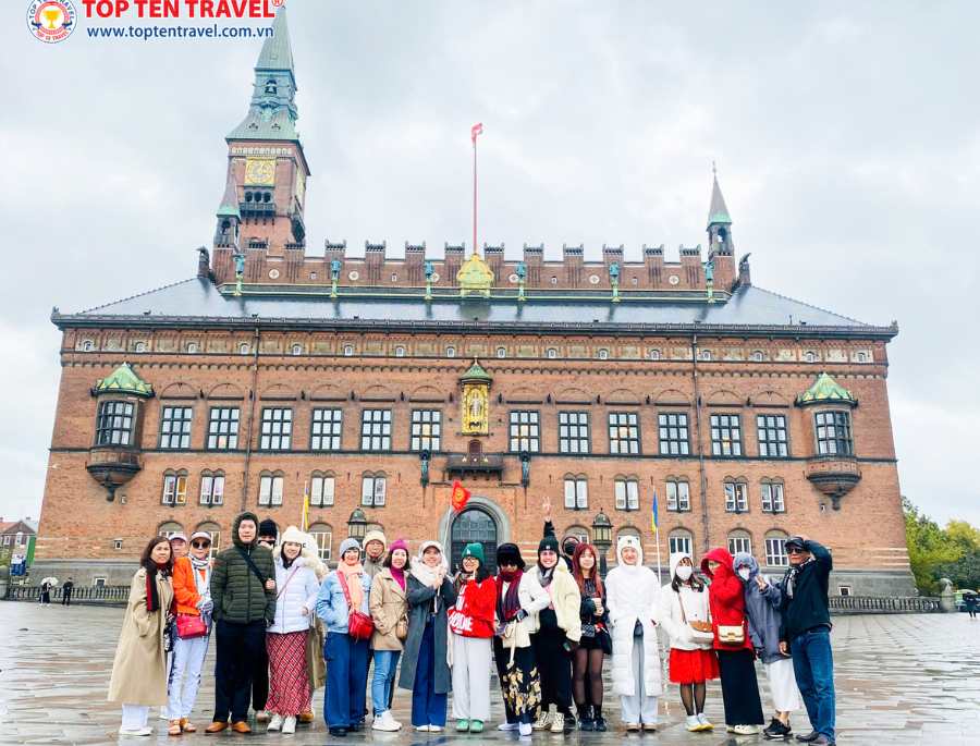  Bảo tàng Frederiksborg là một trong những biểu tượng kiến trúc nổi tiếng nhất của Đan Mạch.