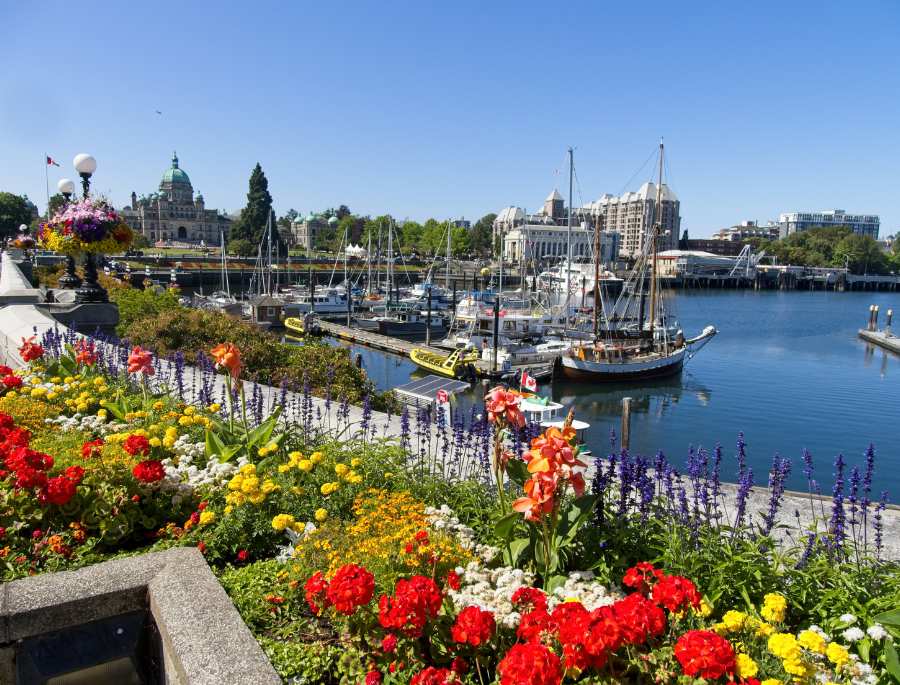 Bến cảng Victoria là biểu tượng của sự phồn vinh và hiện đại của Hồng Kông