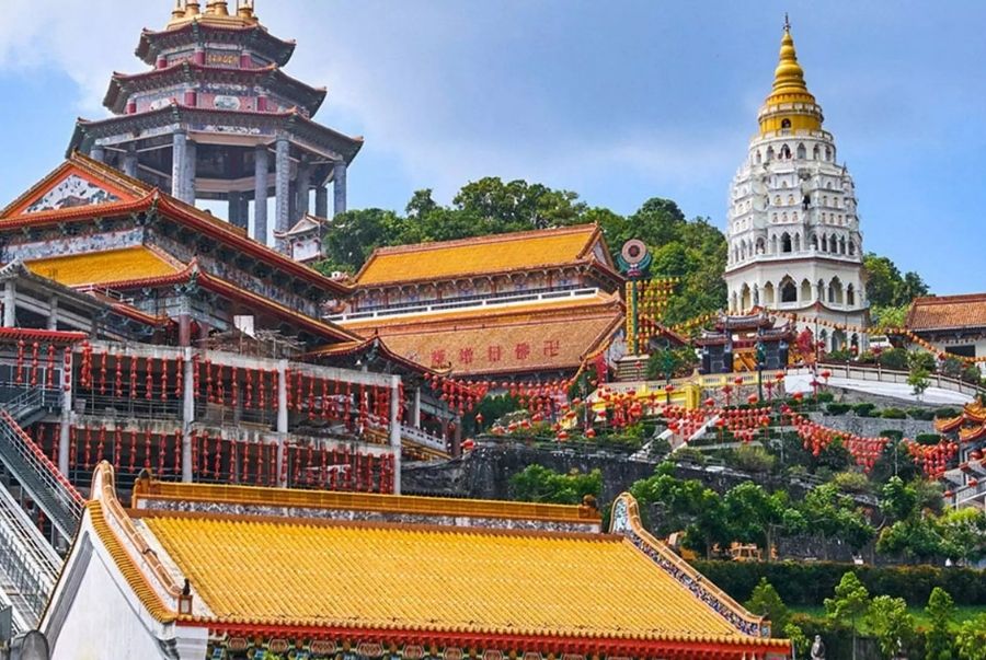Chùa Kek Lok Si ở Penang nổi bật với kiến trúc độc đáo hòa trộn giữa Trung Hoa, Thái Lan và Myanmar