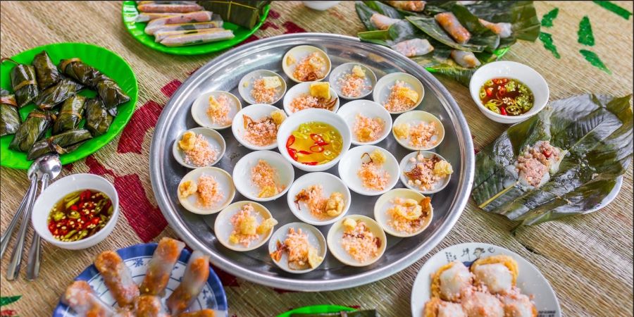 Huế còn níu chân du khách với những món ngon tinh tế, hài hòa và đậm đà hương vị 