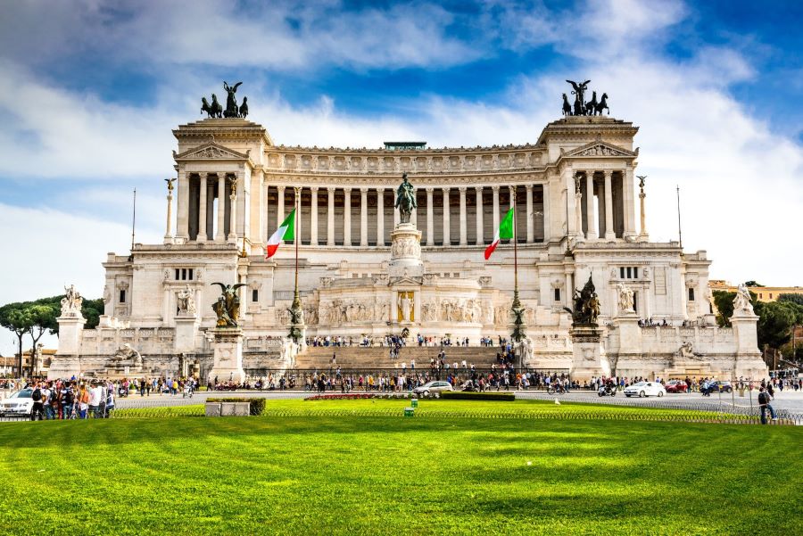 Quảng trường Piazza Venezia là biểu tượng cho nền độc lập và thống nhất của Vương quốc Ý