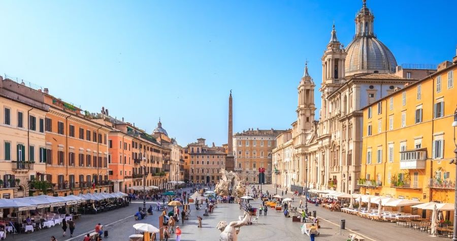 Quảng trường Piazza Navona gây choáng ngợp với lối kiến trúc baroque cực kỳ xa hoa và lộng lẫy