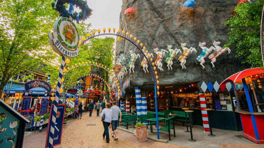 Tivoli Gardens tự hào là công viên giải trí lâu đời thứ hai trên thế giới