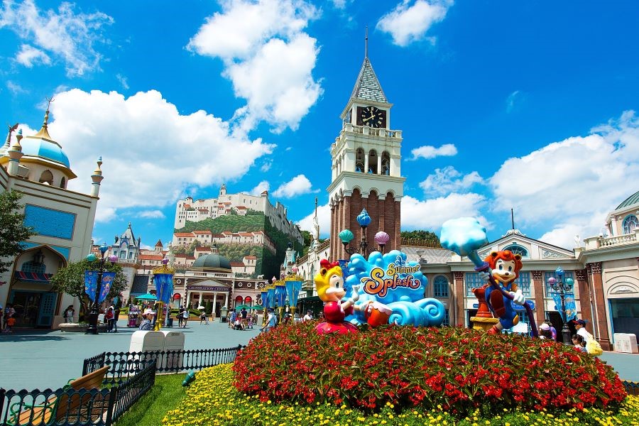 Everland là một công viên giải trí sở hữu nhiều địa điểm tham quan cũng như trò chơi hấp dẫn