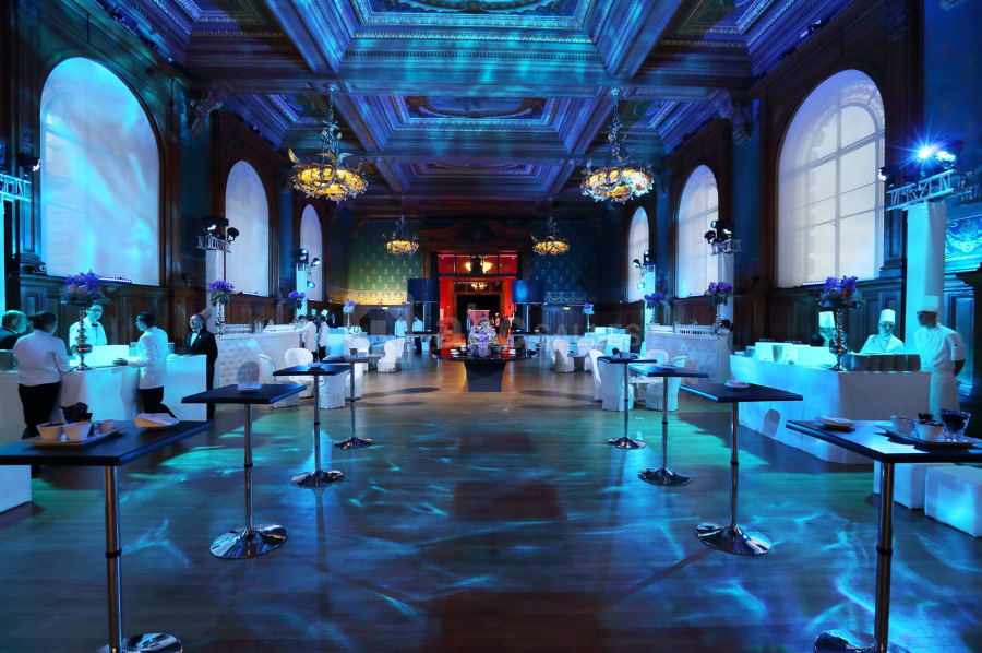 Bảo tàng thủy cung Océanographique de Monaco được xây dựng bởi Hoàng tử Albert I