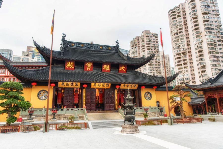 Chùa Phật Ngọc (hay Jade Buddha Temple) là một điểm đến tâm linh và văn hóa nổi tiếng tại thành phố Thượng Hải